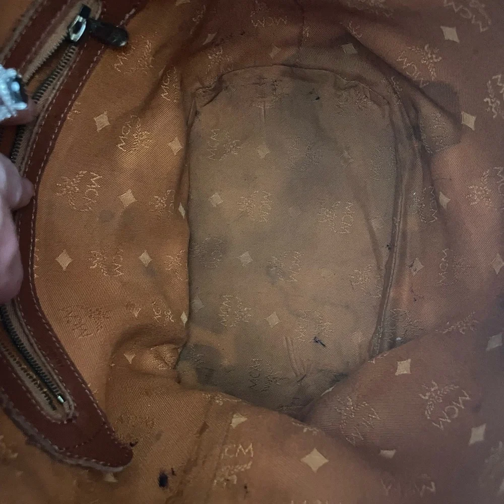 MCM bucket bag 🖤 - Picture 9 of 9